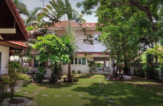 Ein ruhiges Zuhause mit schönem Garten