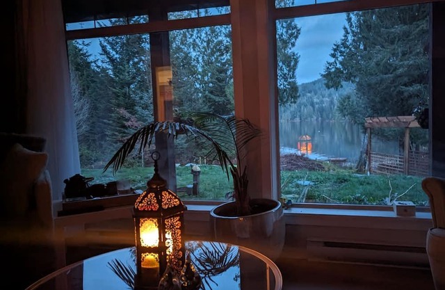 A serene place by the lake.