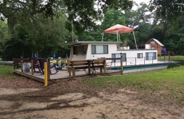 A Shore Bet Houseboat