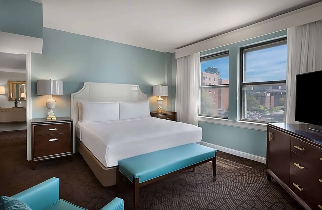 A short drive away from Saint Louis Science Center! W/ Pool, Parking & Cinema!