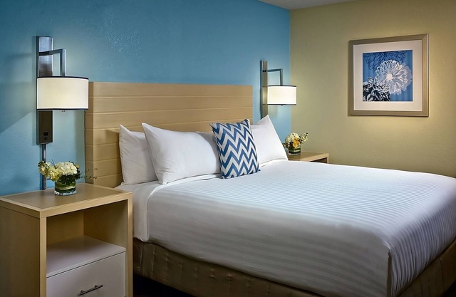 A short drive to Museum of Transportation! Two Loft Suites with Kitchens!