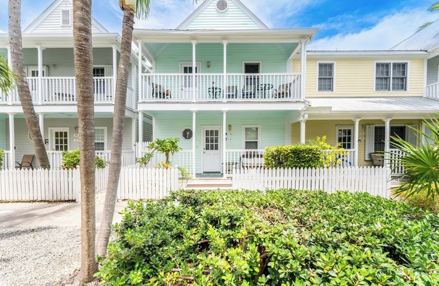 A Siesta Bay by AvantStay | Key West Walkable | Gated Community, Shared Pool