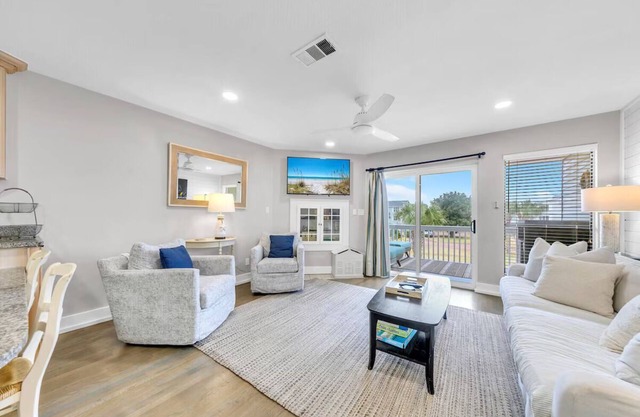 "A Sight 2 Sea" Beachy Townhouse, Private Beach Access, Pool, Hot Tub