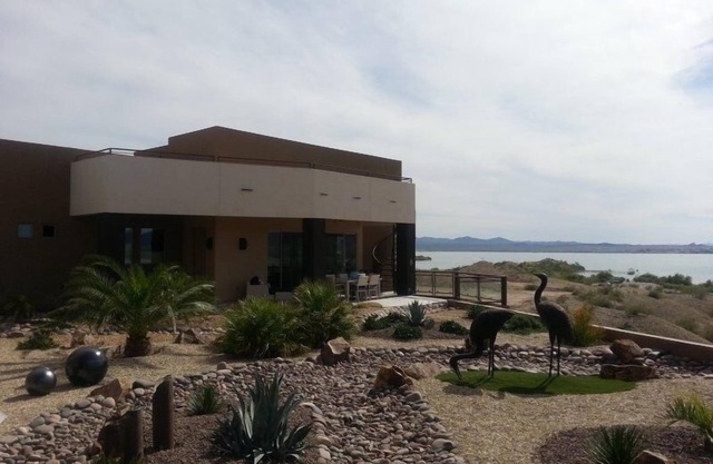 A Snowbird’s Waterfront HEAVEN in majestic Lake Havasu