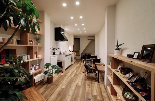 A space like a hideaway / Okayama Okayama