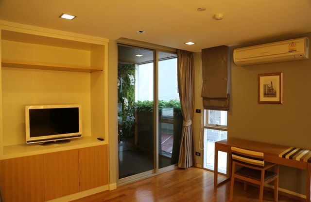 Eine geräumige 1-Zimmer-Wohnung in Bangkok CBD, 1 Minute zu Fuß vom Sky Train