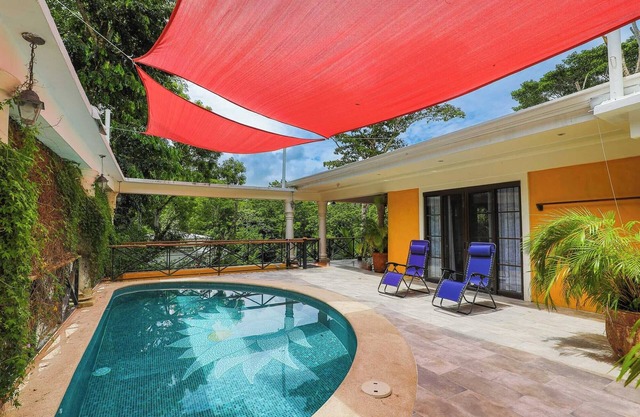 A spacious, 2 bed Penthouse with private pool & parking in Manuel Antonio.