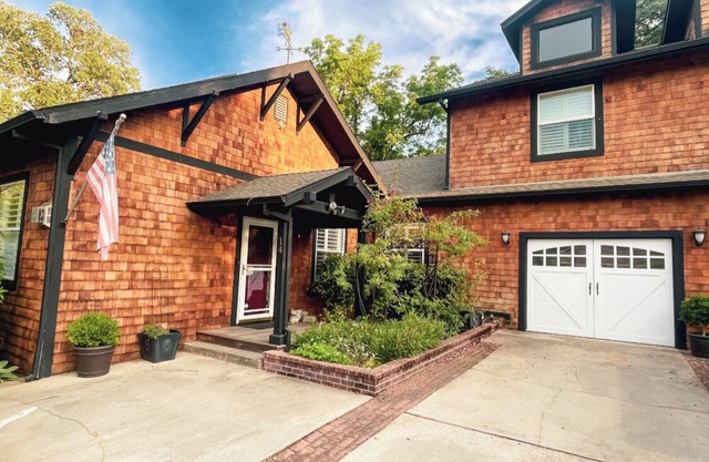 A Spacious and Elegant 3BR Californian Retreat