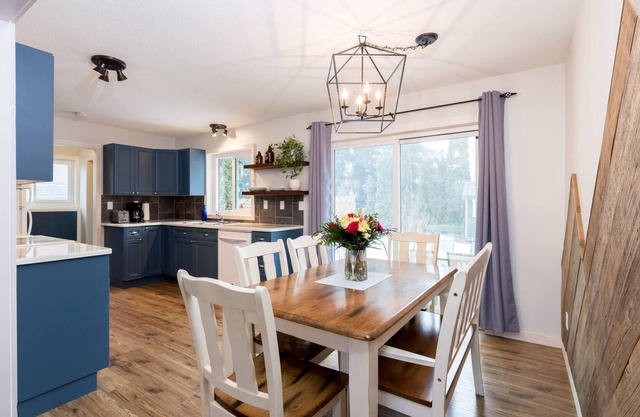 A spacious stylish getaway, with hot tub!
