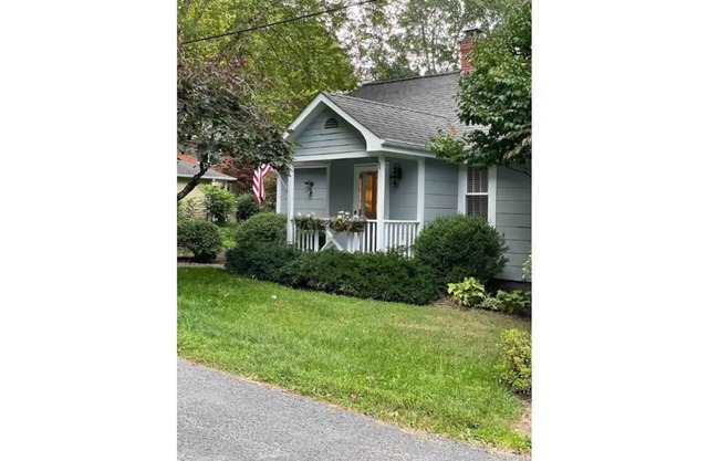 Delightful Surprise, a special cottage that's secluded and close to EVERYTHING!!