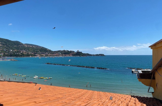 A STEP AWAY FROM THE SEA - SEAVIEW
