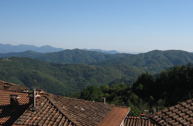 Ein Landhaus aus Stein mit herrlichem Blick, ist intim und einladend.