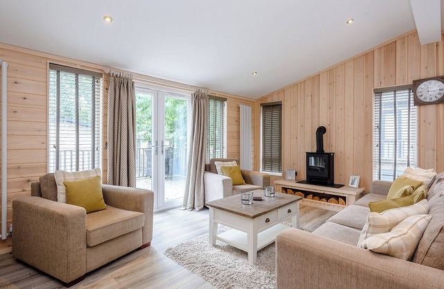 A stunning lodge with one master king-size with en suite shower room.