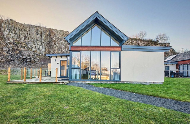 A stunning luxury lodge resting 1 mile from Bamburgh and the coast.