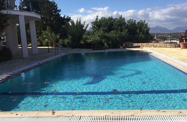 Brand New Quality Apartment mit eigenem Pool und herrlichem Blick