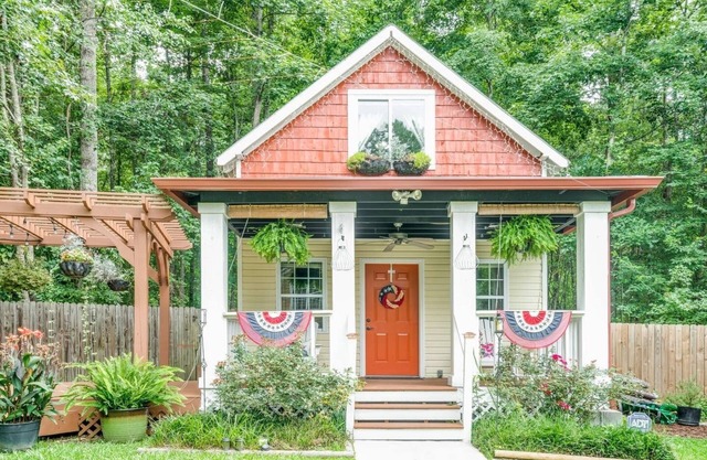 Suburban Cottage in Georgia
