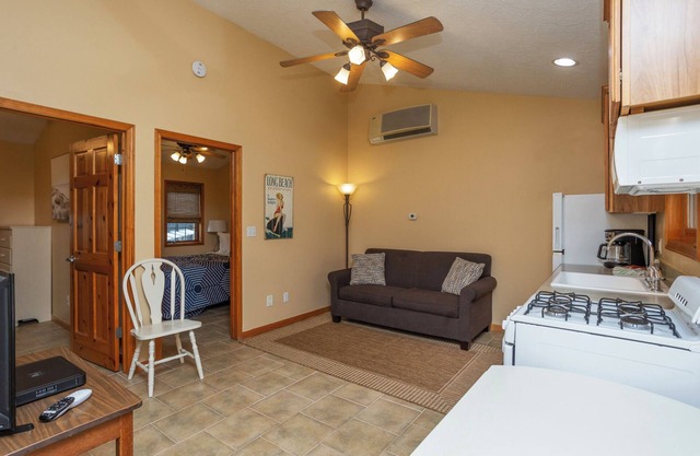 A Suite Place .5 mi from Beach