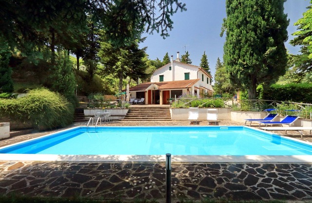 Villa mit privatem Pool und Garten in privater Lage