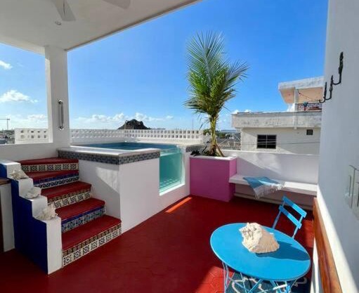 A Sweet modern condo by the beach for Digital Nomads