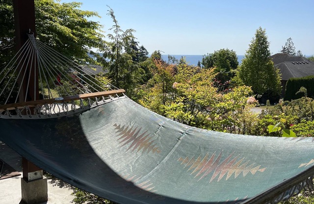 A SWEET SUITE 5 min from the beach and town!