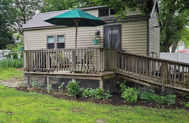 A Tiny Escape - Charming Eco-Friendly Retreat Awaits in Stonington