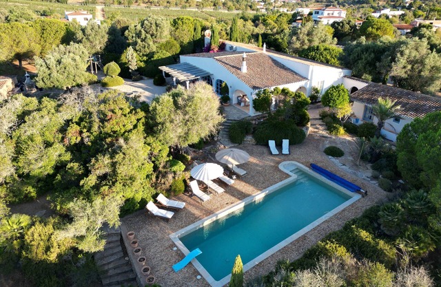 Ein Hauch von Provence an der Algarve - exklusive rustikale Villa auf großem Grundstück