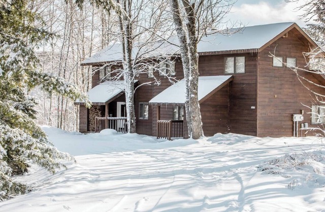 A Trailside Duplex Along the Alpen Trail