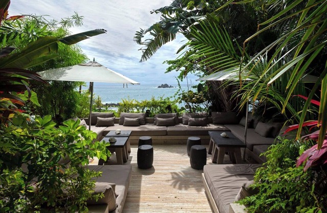 A tranquil beachside escape in Ixtapa Zihuatanejo, where comfort meets nature.