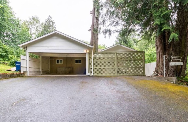 A Tranquil Retreat in the Woods, 4minutes from downtown, close to everything