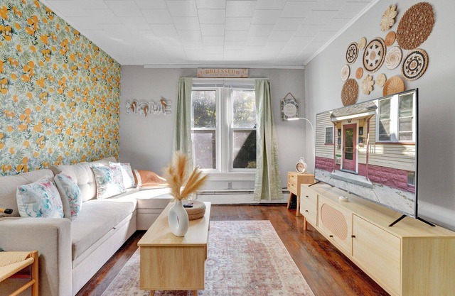 A tropical retreat in Rochester
