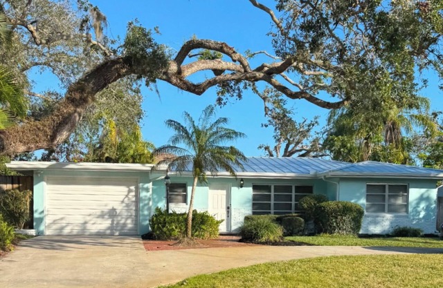 Tropisches abgelegenes Haus am Strand