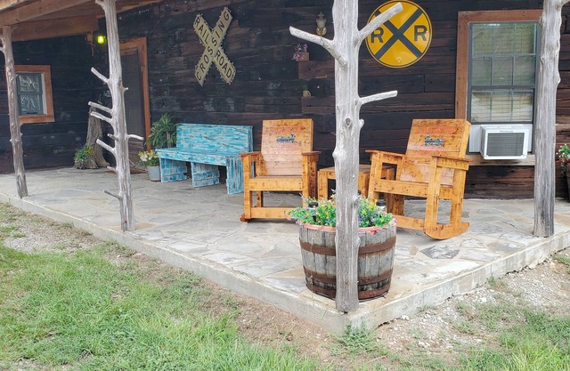 A unique cabin, comfortable with private hot tub!