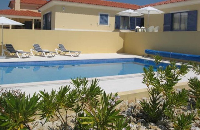 Eine Villa mit privatem Pool und privatem Tennisplatz, einzigartig gelegen