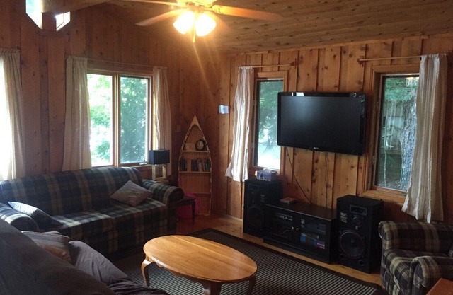 Ein Waterfront Cottage am Catchacoma Lake