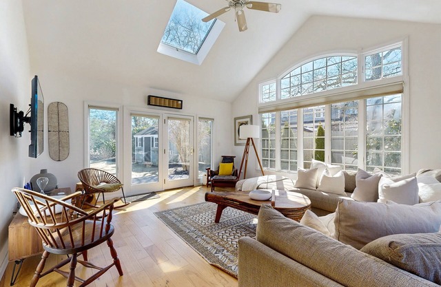 A well-appointed getaway near beach, Wifi, Gas grill, Fireplace