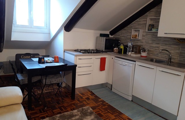 Ein Fenster auf die Mole Antonelliana. Neu renovierte Wohnung mit einem Schlafzimmer
