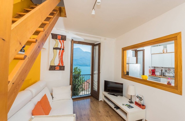 Ein Fenster über den Comer See - Steinhaus mit herrlichem Blick und privatem Garten