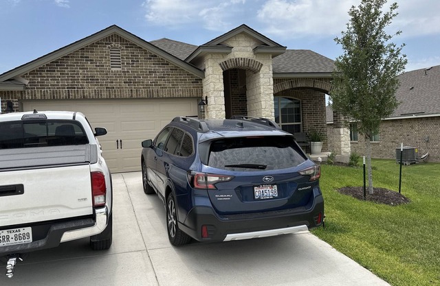 A wonderful 2 bedroom 2 bathroom home with full living room, kitchen and office!
