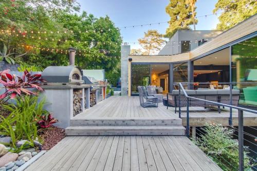 A Zen Paradise - WIth Hot Tub and Pizza Oven