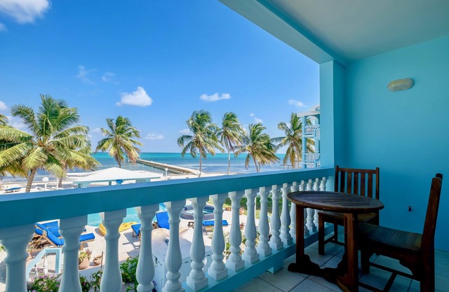 A6 - Renovierte Wohnung mit herrlichem Blick auf das Barrier Reef! 🇧🇿