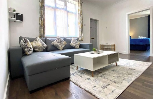 AA Stay Ltd. Home Away from Home Retreat