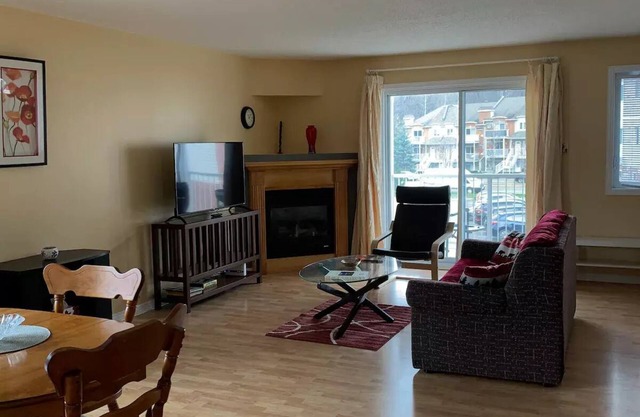 Abanico Apartment by Gatineau Park - long stays