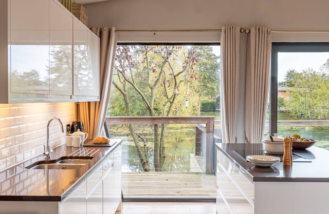 Abbey - a lodge that sleeps 6 guests in 3 bedrooms