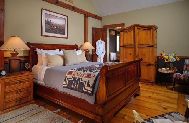 Abbey's Lantern Hill Inn