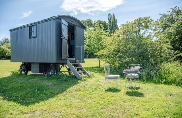 Abbey Shepherds Hut, Auge