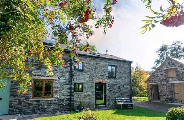 Abereihrin Cottage ist ein gemütliches und ruhiges Refugium mit einem Holzofen und ist von ruhigen umgeben