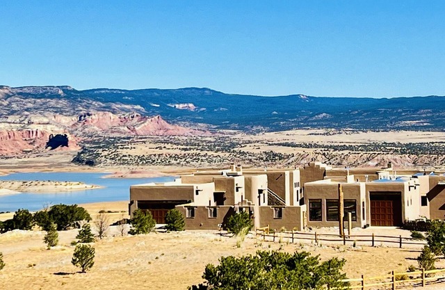 Abiquiu Lake Inn & Breakfast: Soul-stirring experiences meet unrivaled views.