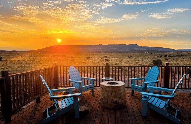 Abiquiu Lake Retreat- Beautiful views, full kitchen, WiFi ,family friendly home