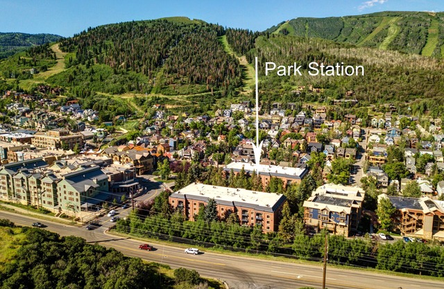 Abode at Park Station | Winter Special - Luxury Condo, Walk to Town Lift & Main Street
