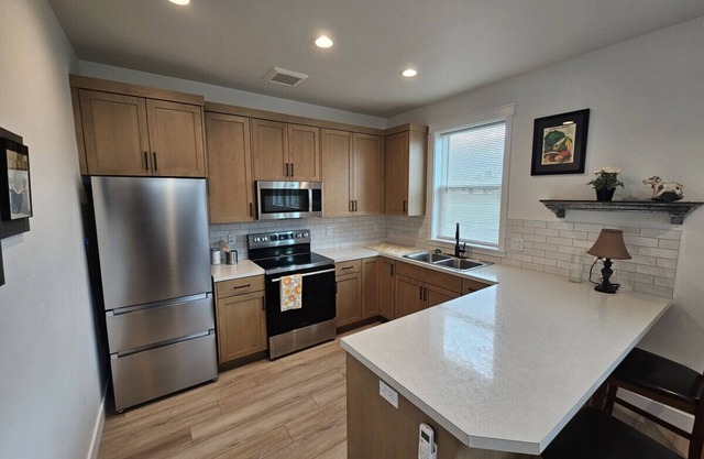 Above-Garage apartment directly next to Golf and 10 minutes from the River